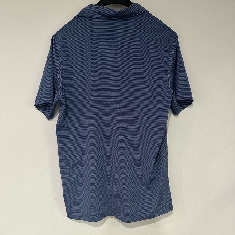 Vineyard vine, blue/white pinstripe, medium, performance, great condition